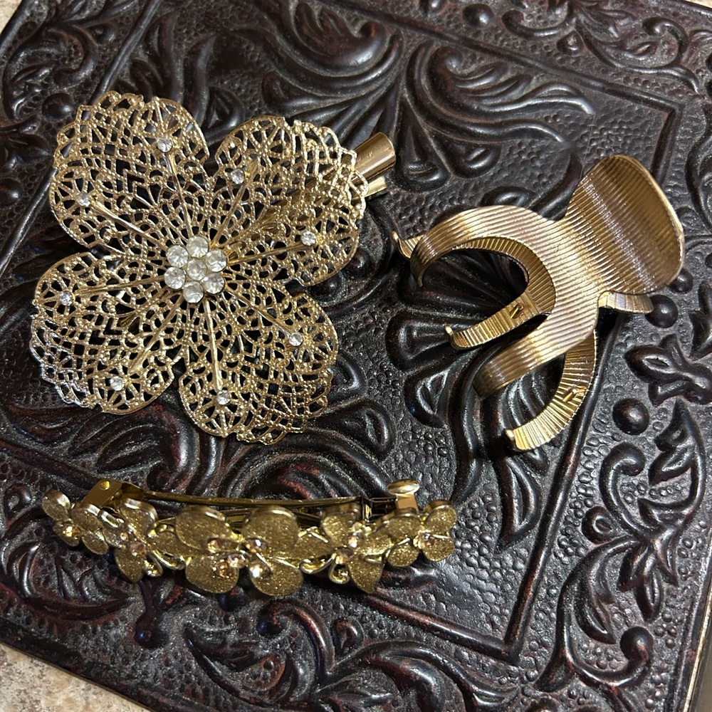 Mother of the Bride Elegant Gold Floral Hair Clips